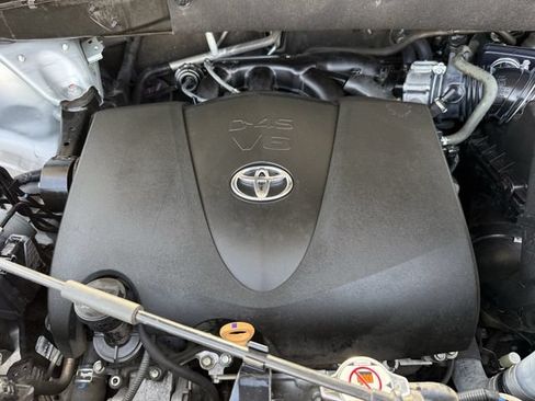 Used 2019 Toyota Highlander XLE AWD/4WD image 36