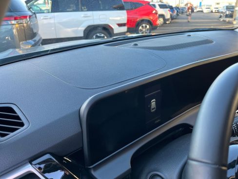 Used 2025 Kia Seltos S image 36