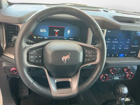 Used 2025 Ford Bronco Outer Banks AWD/4WD image 13