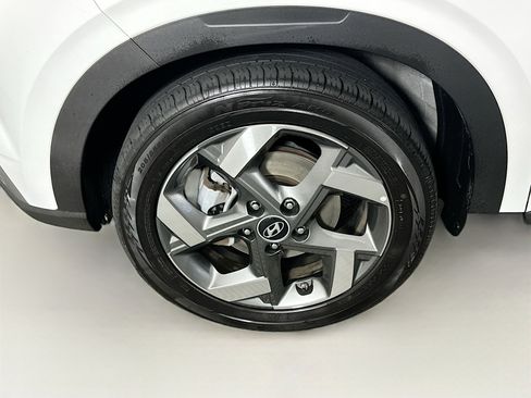 Used 2025 Hyundai Venue SEL image 11