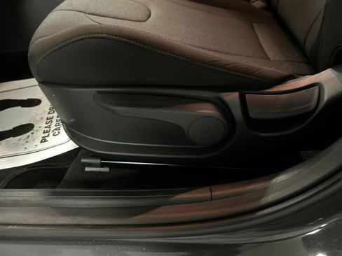 Used 2025 Hyundai Elantra SE image 11