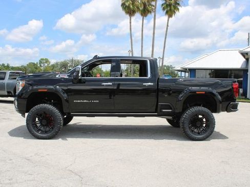 Used 2022 GMC Sierra 2500 Denali w/ Denali Black Diamond Edition image 6