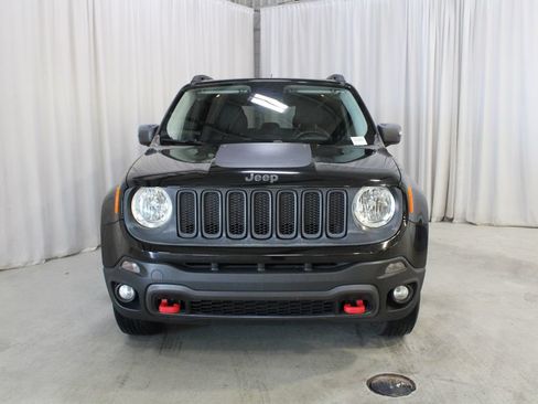 Used 2016 Jeep Renegade Trailhawk w/ Premium Trailhawk Package AWD/4WD image 35