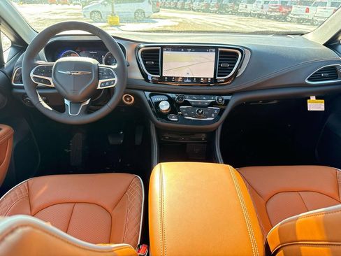 New 2026 Chrysler Pacifica Pinnacle FWD image 3