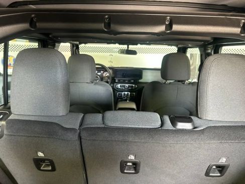 Used 2025 Jeep Wrangler Unlimited Sport AWD/4WD image 39
