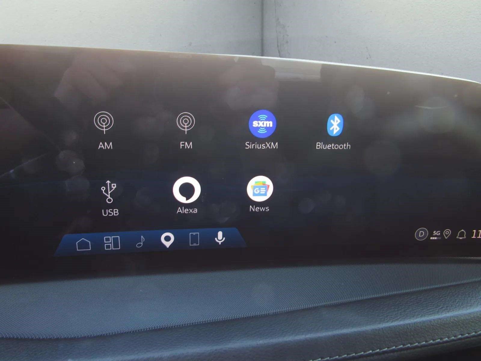 Used 2024 Cadillac XT4 Luxury w/ Cold Weather Package FWD image 17