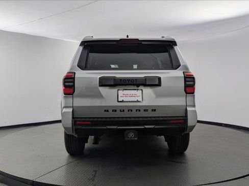 Used 2025 Toyota 4Runner SR5 AWD/4WD image 7