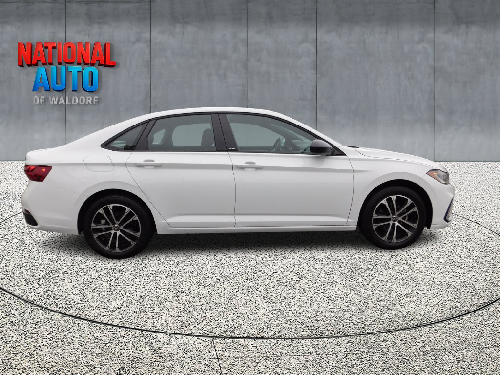 Used 2025 Volkswagen Jetta Sport FWD image 4