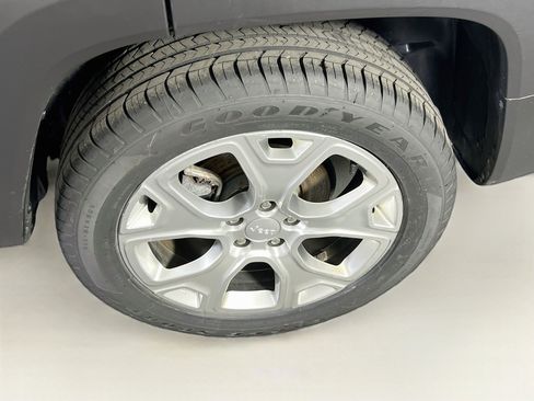 Used 2022 Jeep Renegade Limited AWD/4WD image 30