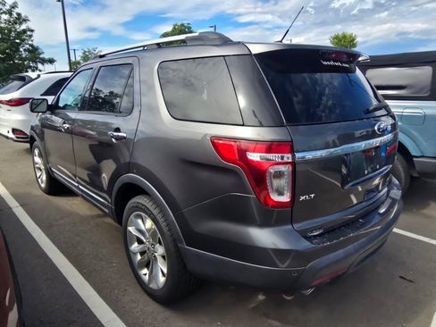 Used 2015 Ford Explorer XLT w/ Equipment Group 202A AWD/4WD image 2