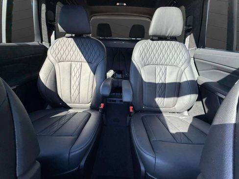 Used 2022 BMW X7 M50i image 14