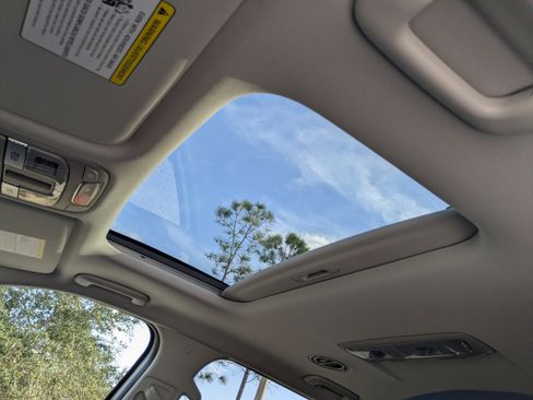 New 2025 Kia Telluride S image 24