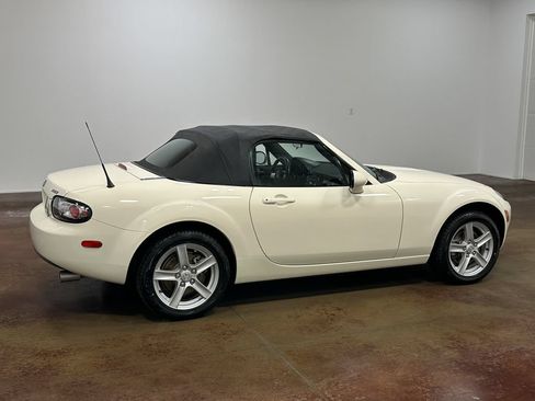 Used 2007 MAZDA MX-5 Miata Sport RWD image 24