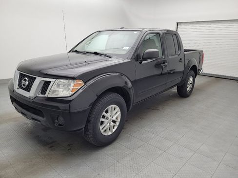 Used 2016 Nissan Frontier SV image 2