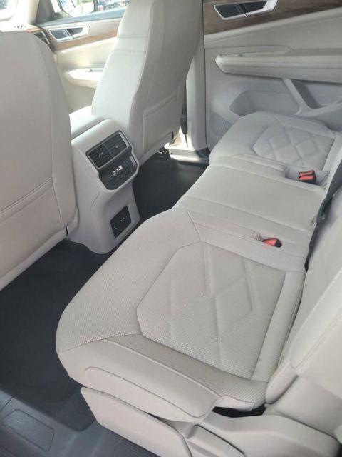 Used 2025 Volkswagen Atlas SE AWD/4WD image 7