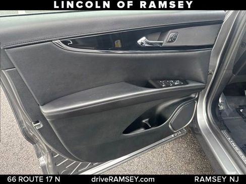 Used 2023 Lincoln Nautilus Reserve image 13