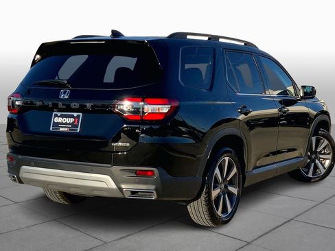 Used 2023 Honda Pilot Touring image 12