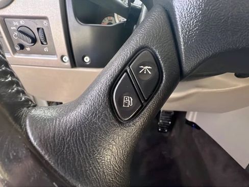 Used 2004 HUMMER H2 w/ Preferred Equipment Group AWD/4WD image 25