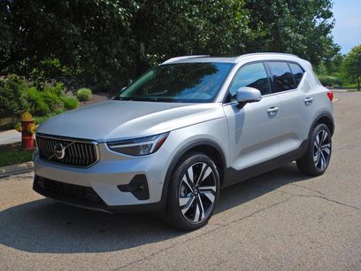 Used 2025 Volvo XC40 B5 Plus