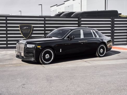 Used 2024 Rolls-Royce Phantom Sedan image 6