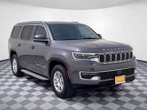 Used 2024 Jeep Wagoneer 2WD image 7