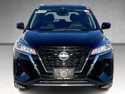 Used 2024 Nissan Kicks SV image 3