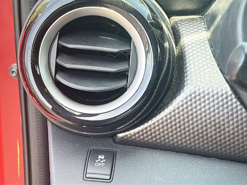 Used 2018 Nissan Kicks SV FWD image 15