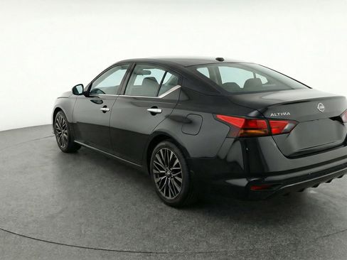 Used 2025 Nissan Altima 2.5 SV FWD image 6