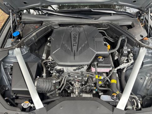 Used 2025 Genesis G70 2.5T image 32