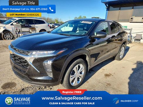 Used 2024 Chevrolet Trax LS w/ Driver Confidence Package FWD image 1