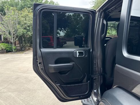 Used 2023 Jeep Wrangler Unlimited AWD/4WD image 39