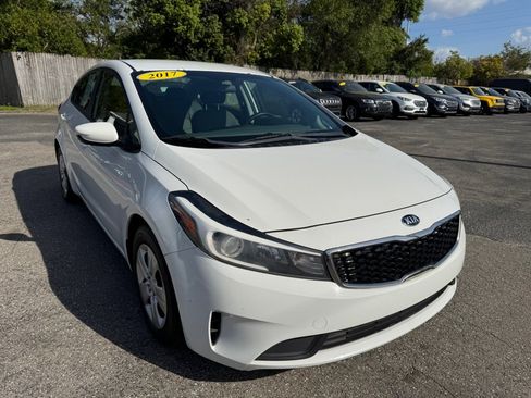 Used 2017 Kia Forte LX image 3
