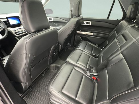 Used 2023 Ford Explorer XLT w/ Equipment Group 202A AWD/4WD image 9