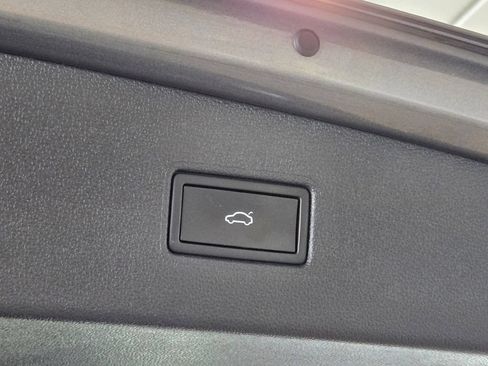 Used 2022 Volkswagen Tiguan SE R-Line AWD/4WD image 13