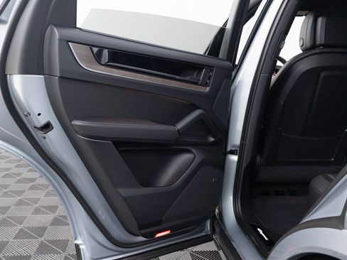 New 2026 Porsche Cayenne image 22