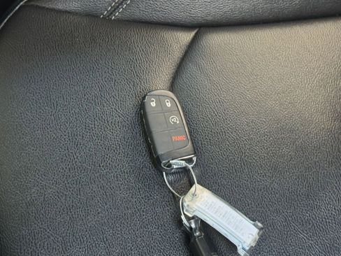 Used 2025 Jeep Compass Limited image 21