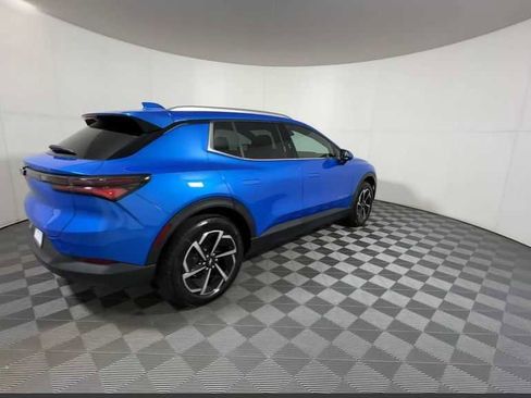 New 2026 Chevrolet Equinox EV LT image 15