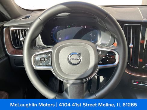 Used 2023 Volvo XC60 B5 Plus w/ Climate Package image 3