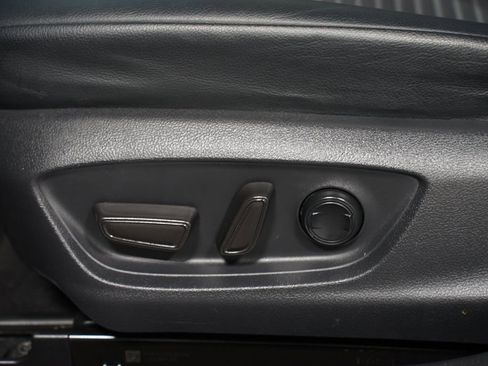 Used 2018 Toyota Camry SE w/ Convenience Package FWD image 32