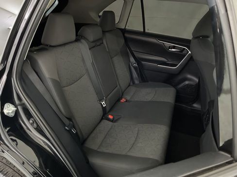 Used 2021 Toyota RAV4 XLE FWD image 21