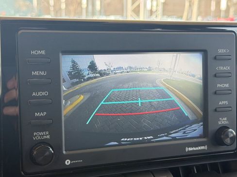 Used 2021 Toyota RAV4 XLE Premium image 24