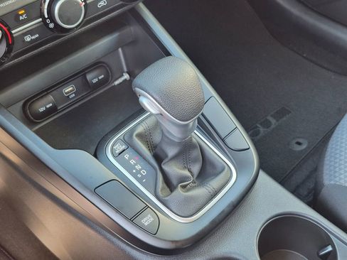 Used 2025 Kia Soul LX w/ LX Technology Package FWD image 19