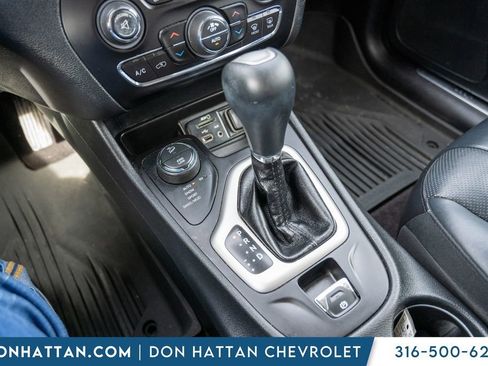 Used 2016 Jeep Cherokee Overland w/ Technology Group image 12