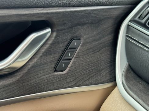 Used 2024 Jeep Grand Cherokee L Limited image 23