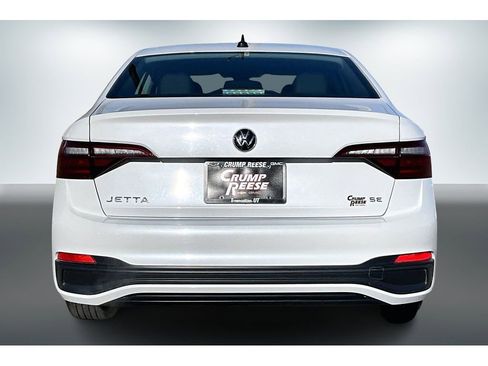 Used 2023 Volkswagen Jetta SE image 5
