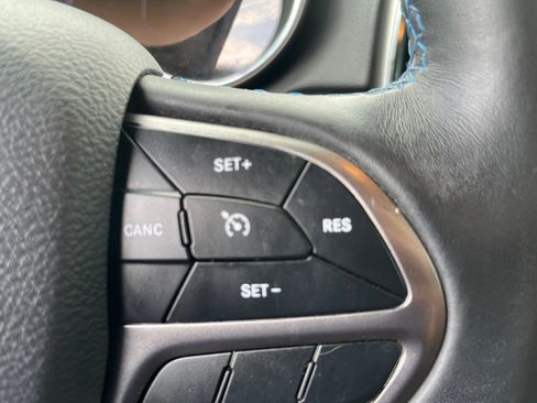 Used 2019 Jeep Grand Cherokee Laredo image 20