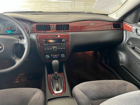 Used 2009 Chevrolet Impala LT image 10