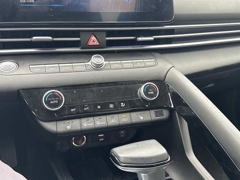 Used 2024 Hyundai Elantra SEL w/ Convenience Package FWD image 22