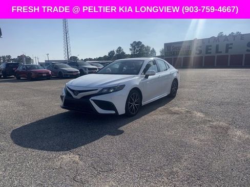 Used 2023 Toyota Camry SE image 1