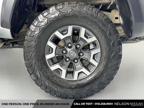 Used 2022 Toyota Tacoma TRD Off-Road w/ Technology Package AWD/4WD image 28